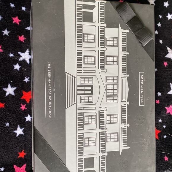 BEEKMAN 1802 collectible bounty box - Picture 2 of 3